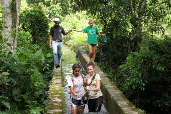 Get to know other like-minded travelers on a volunteer trip with Global Routes!