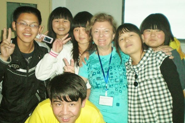 Teri volunteering in China with Global Volunteers