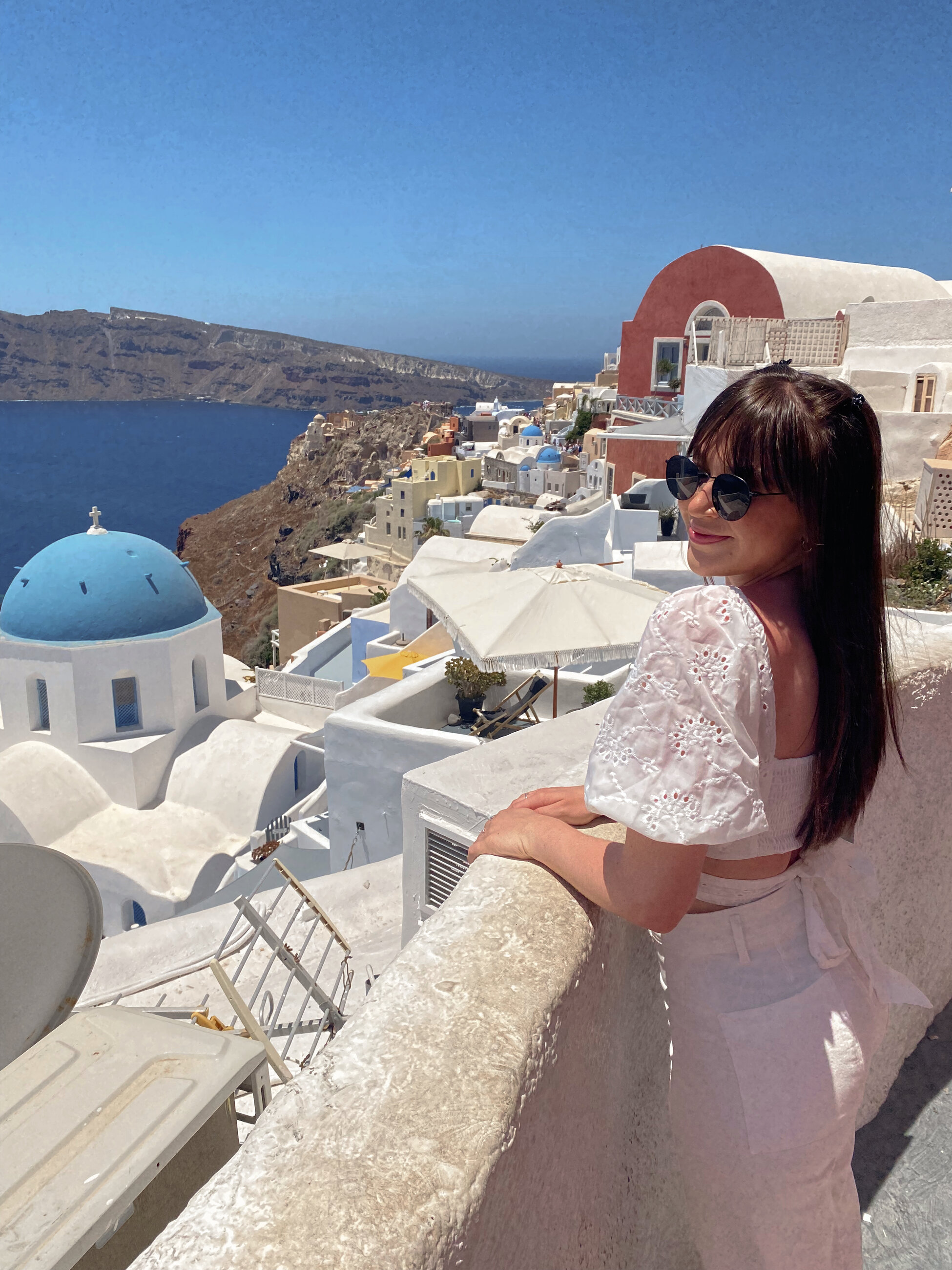 GREEKing out over these Santorini views!