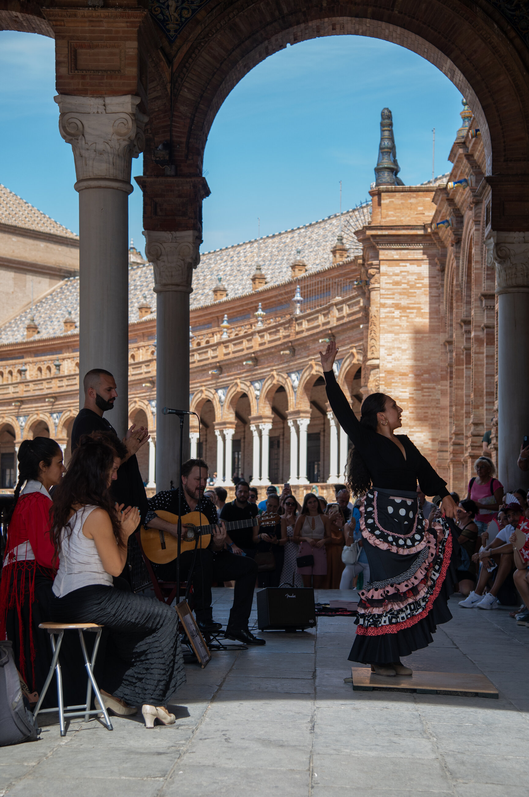 Bailarina Flamenca en La Plaza España de Sevilla, España. 