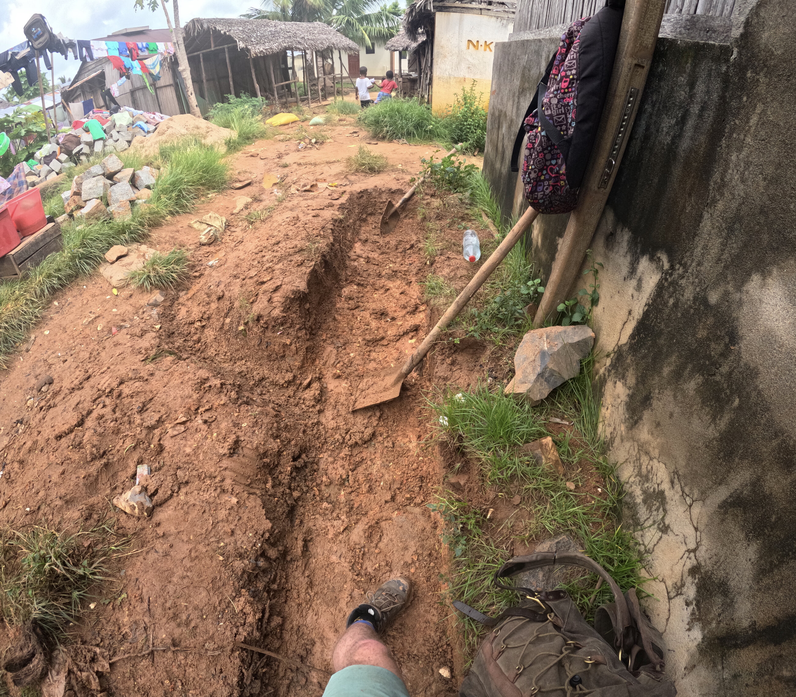 Drainage ditch digging in Ampangorina 