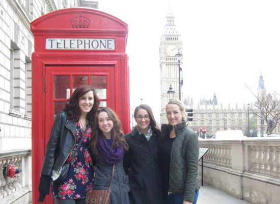 Lindsay touring London with her roommates. 