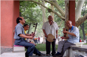 Street musicians in China