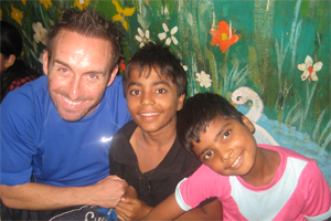 A volunteer with children from Delhi