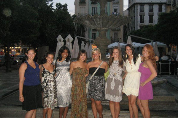 Lauren with other AIFS students in Granada, Spain