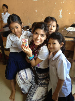 Leonor with children at the school