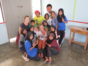 Sophie and intern Alice with kids from Perhentian Island Ecoteer Club