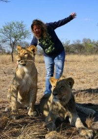 Jenna, African Impact volunteer, with lions