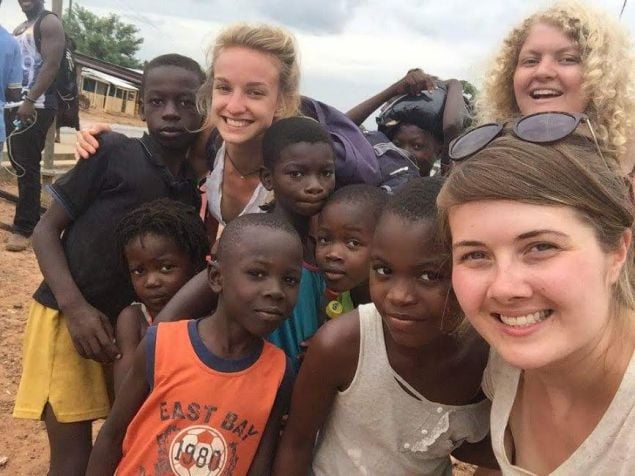 Volunteering with children in Ghana