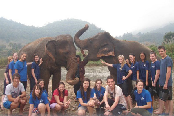 Volunteers in Thailand with ISV