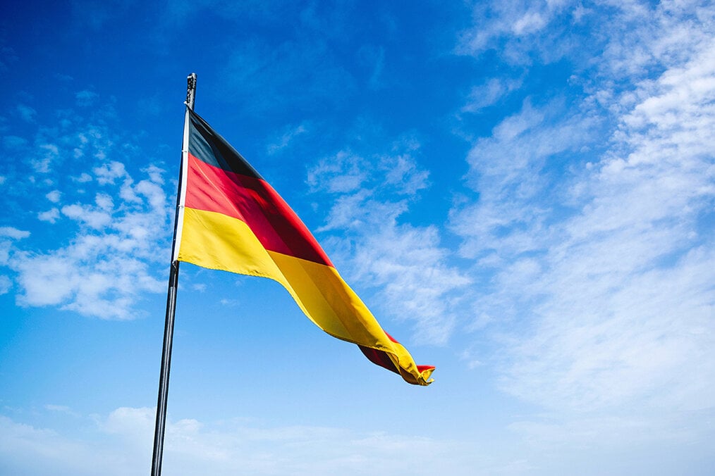 Флаг Германии снят