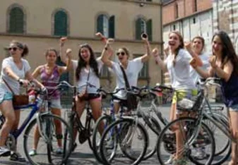 High school students exploring Italy on a bike tour!
