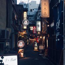 A little alleyway in the midst of Umeda
