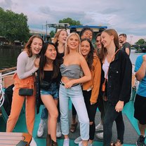 Group photo on Berlin sightseeing boat cruise excursion