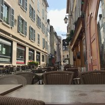 Cute Pau streets and coffee shops!