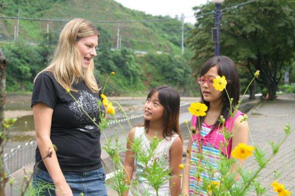 A TaLK intern with her students