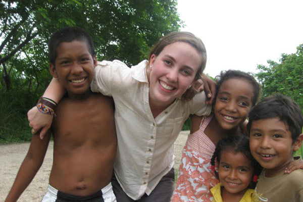 Volunteering with kids in Panama