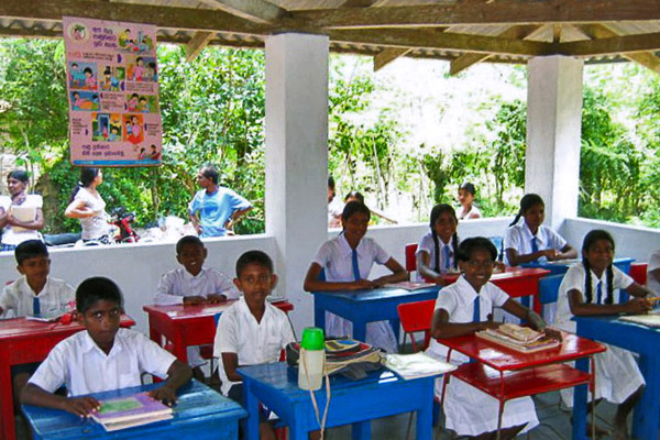 Jared volunteering in Sri Lanka with Developing World Connections