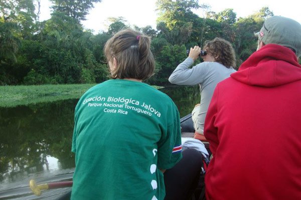 Volunteers helping to preserve Costa Rica's beautiful countryside