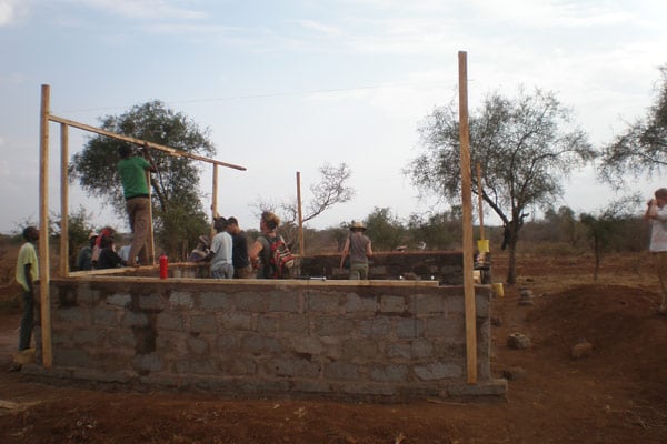 GVI volunteers working on a construction project in Kenya