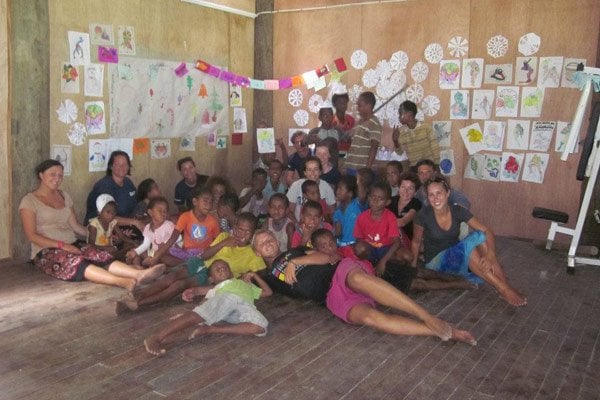 Group of GVI volunteers in Fiji