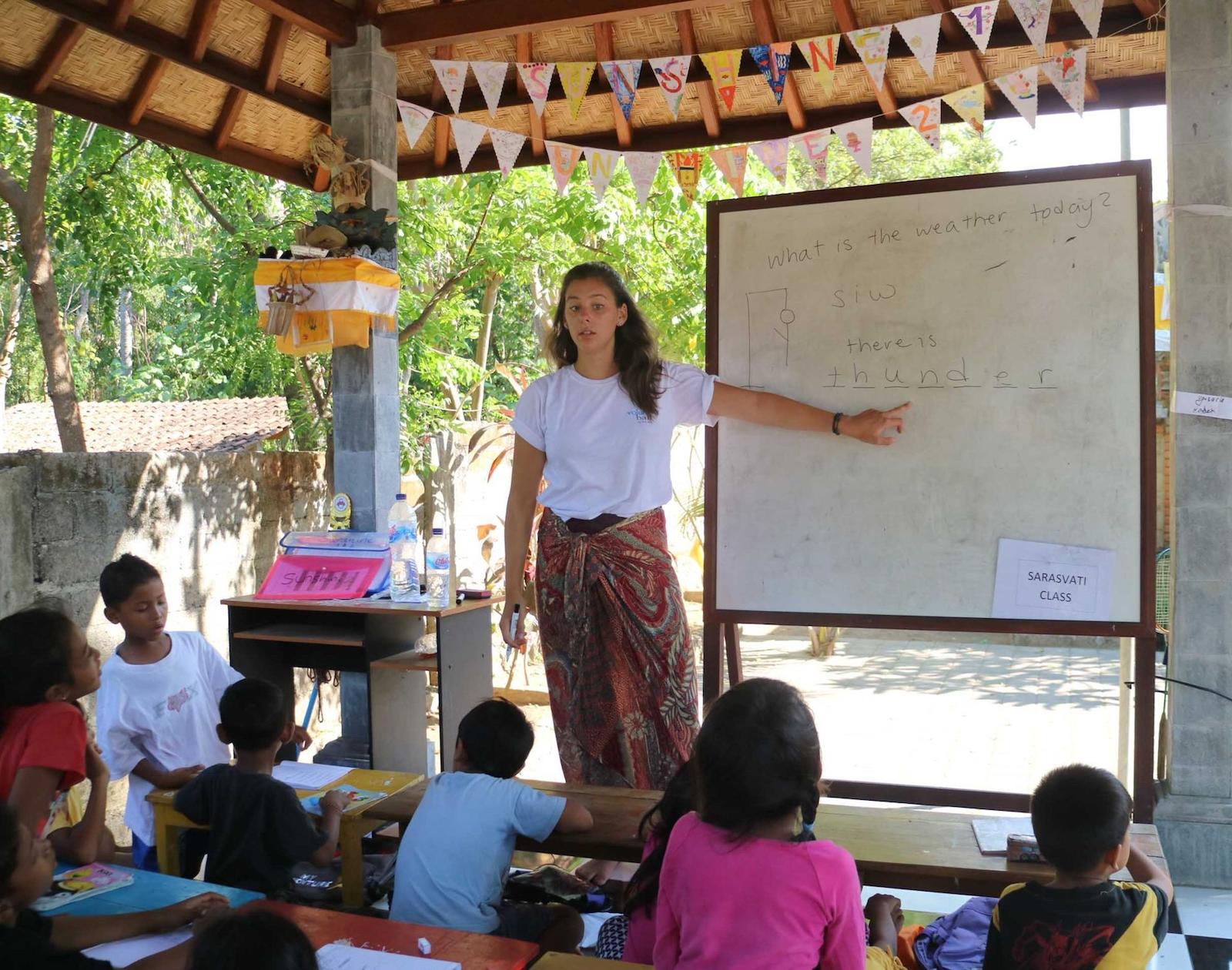 What's The Best Way to Apply for ESL Jobs Abroad? Go Overseas