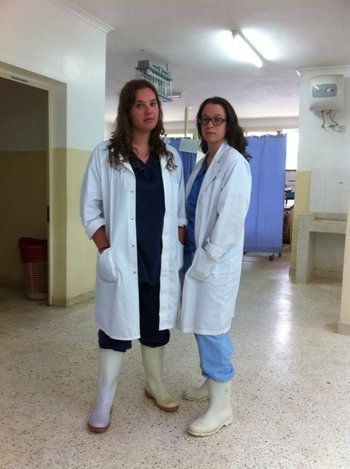 Adelaide and a fellow GapMedics volunteer dressed in scrubs at the local hospital