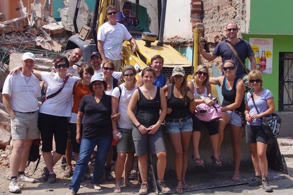 Group shot of DWC volunteers in Peru