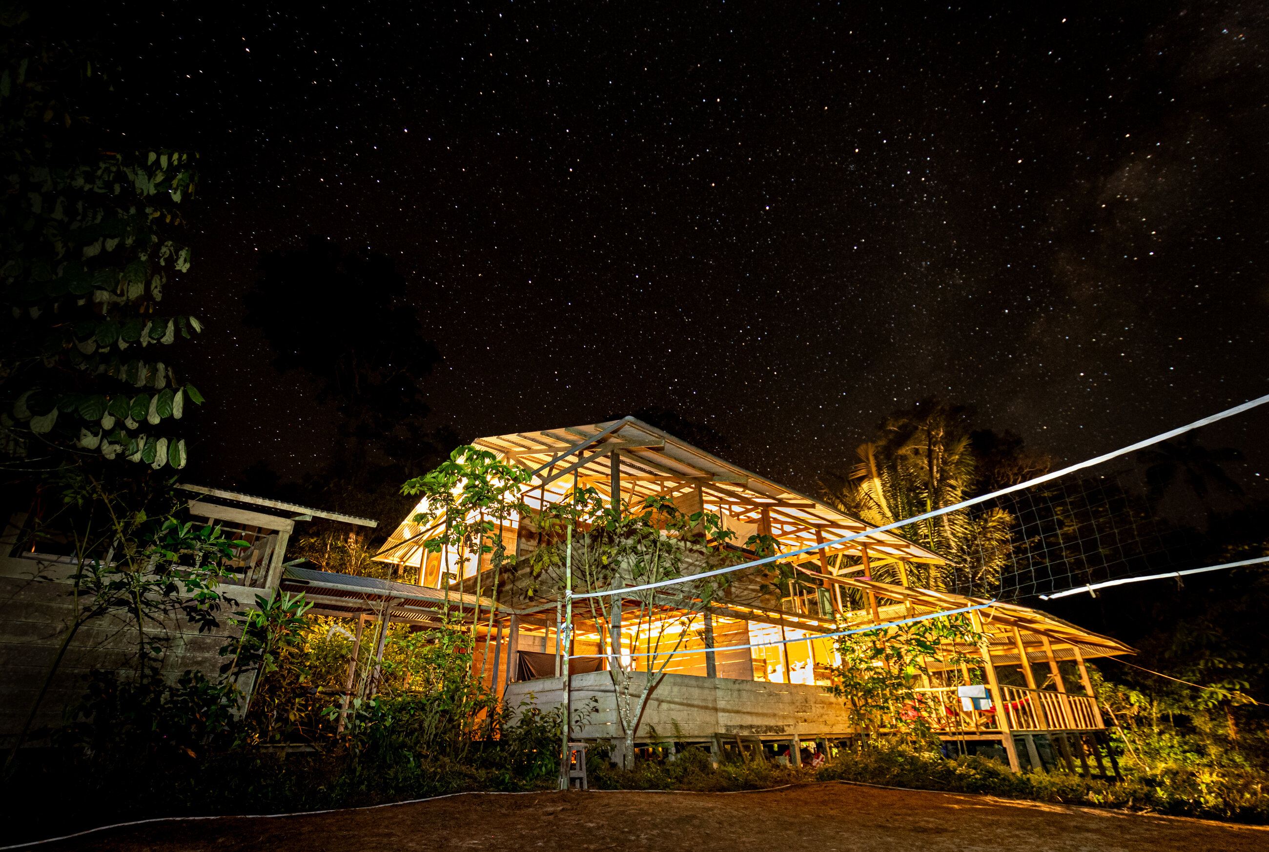 Hoja Nueva at night