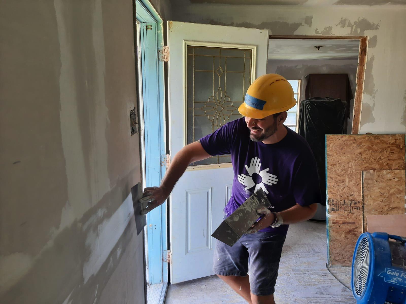Mudding drywall