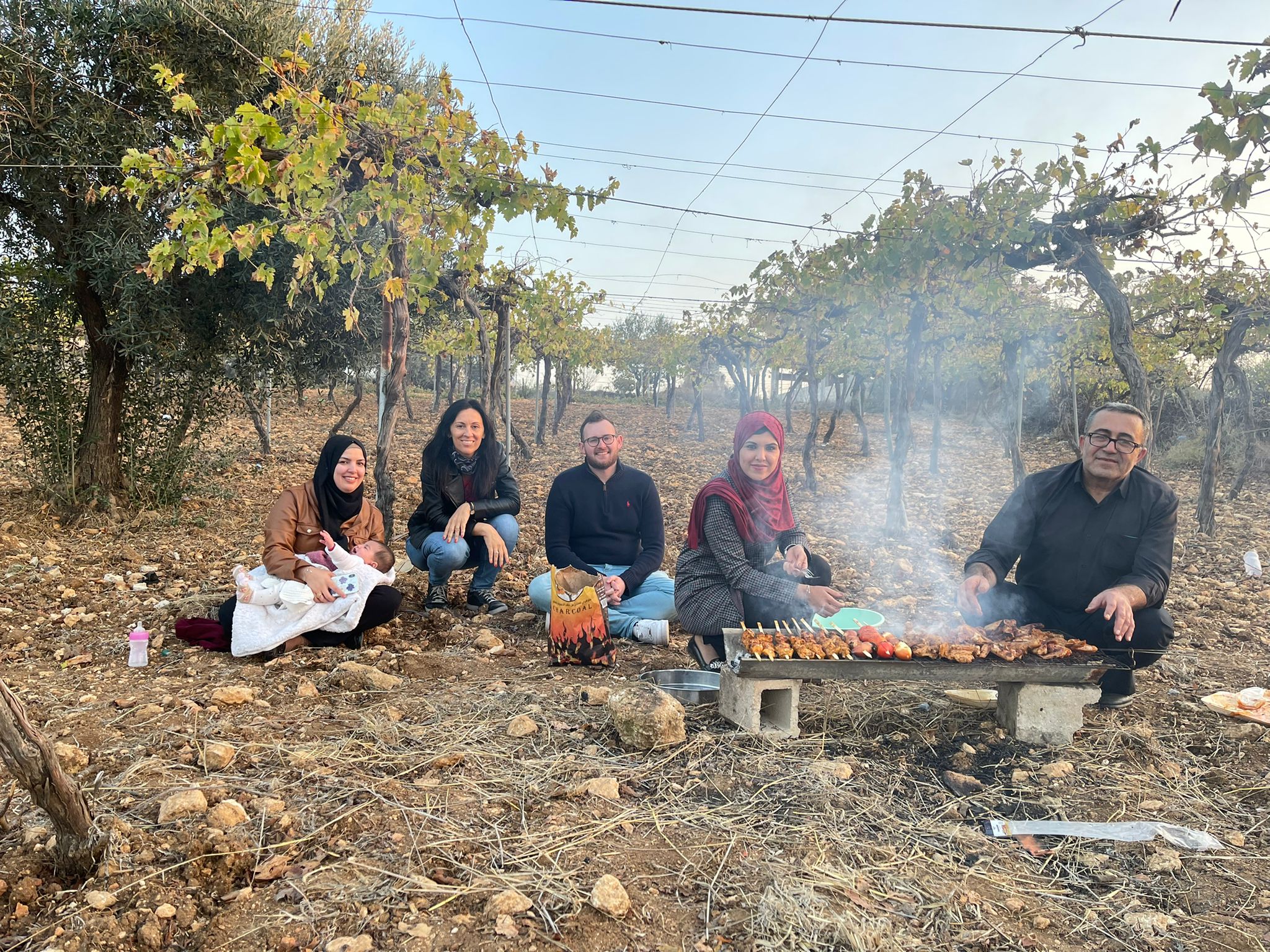 BARBECUING TOGETHER