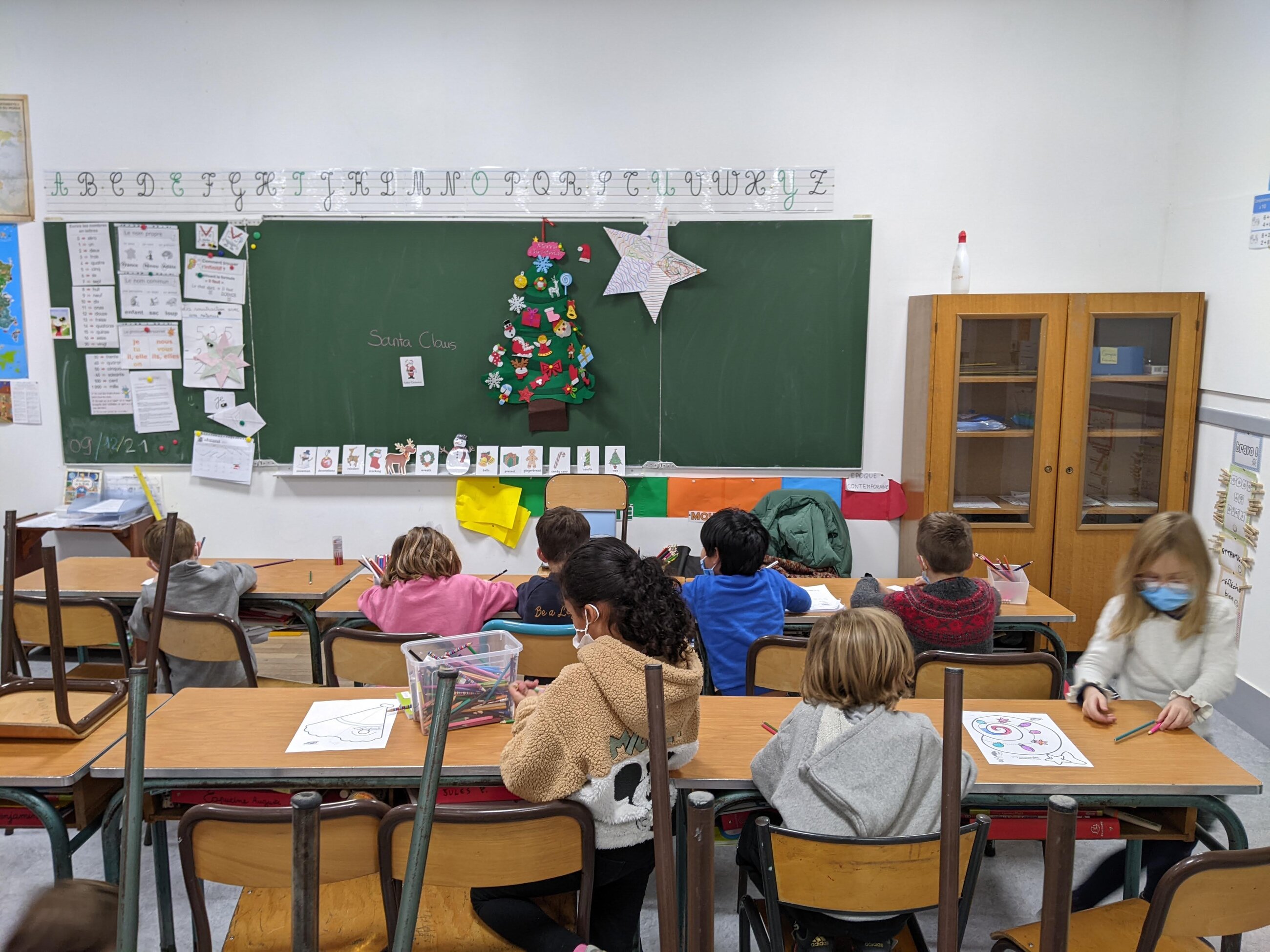 decoration of a christmas tree to learn vocabulary