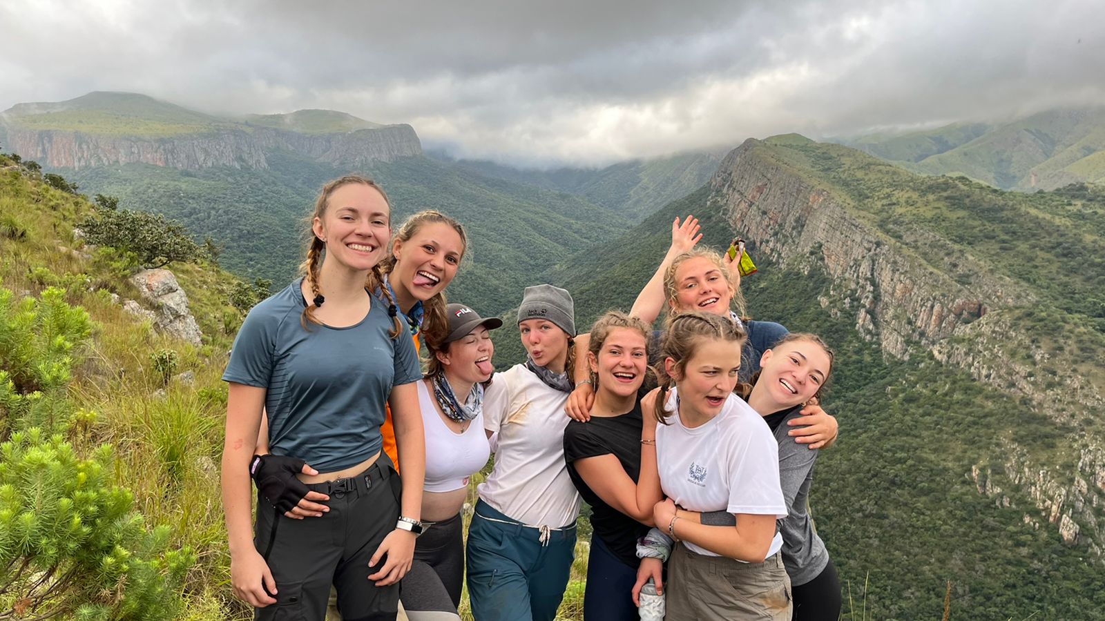 The girls on the mountain in the morning
