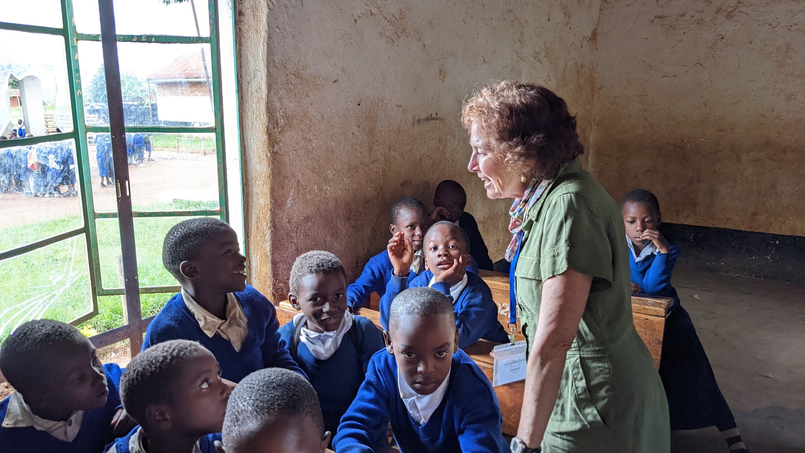 Reviewing an English lesson in a primary school classroom