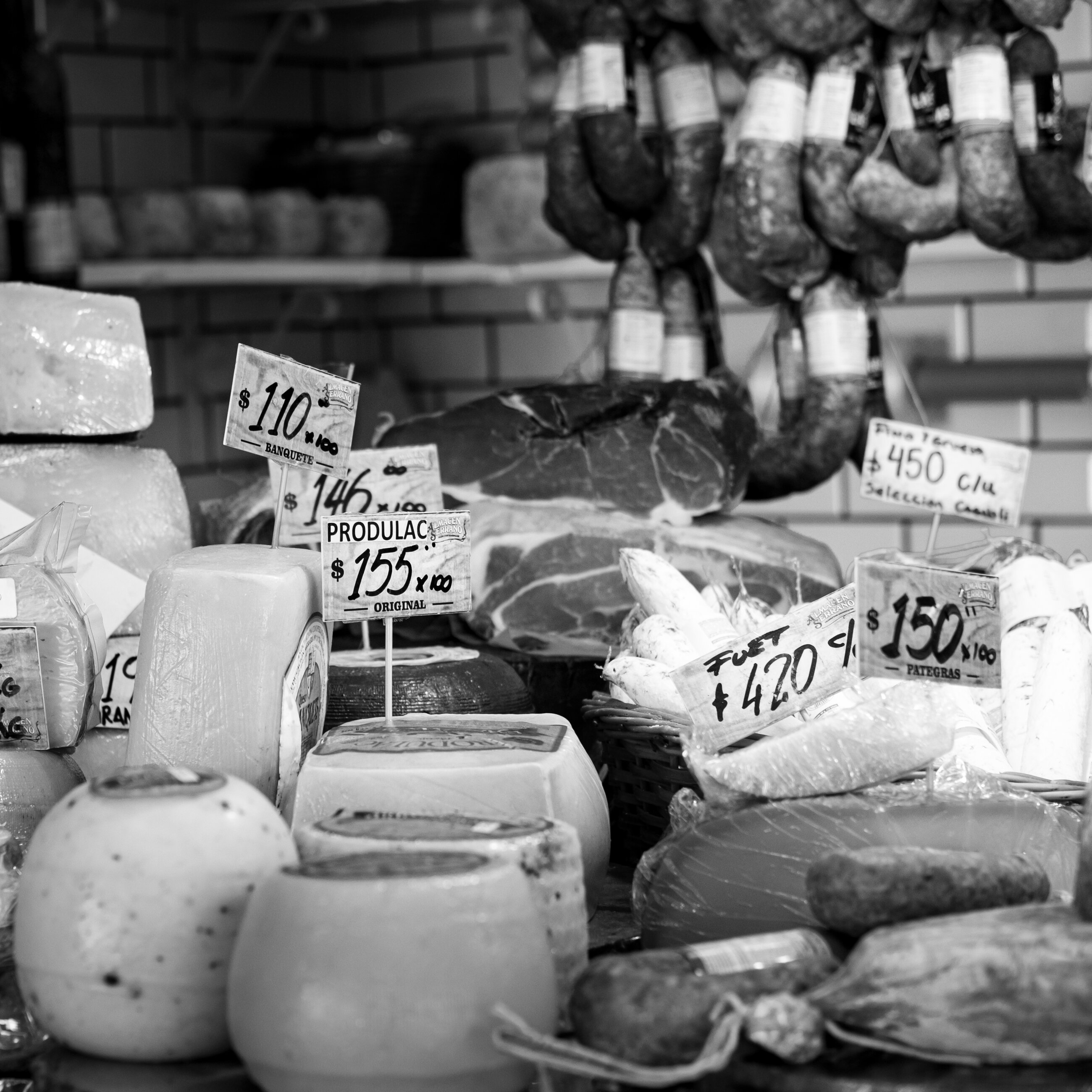 Shopping at a store for "Picada"