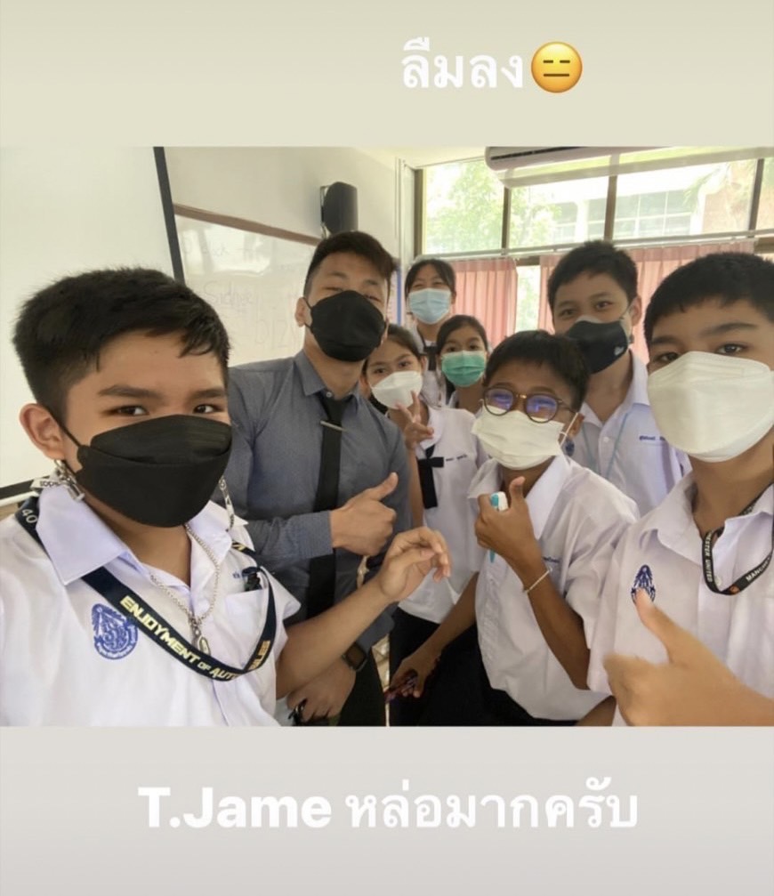 Students here like selfies