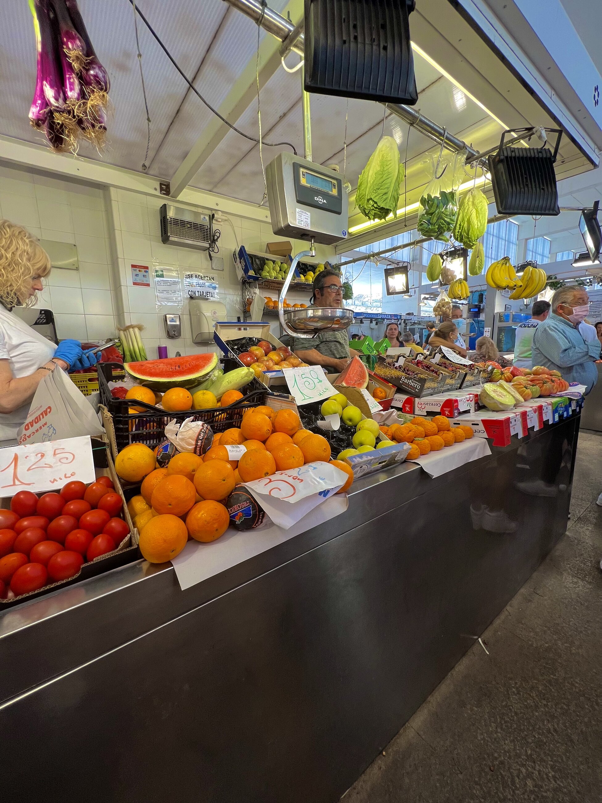 Market of fresh food in Cádiz