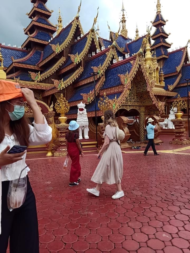 Sightseeing trip with host and local teachers!
