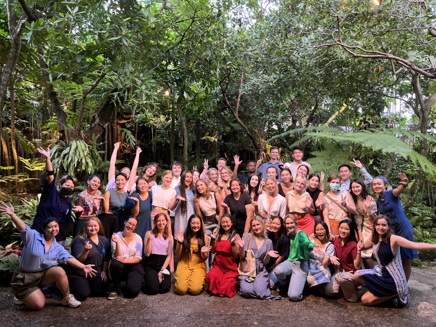 All of us Chiang Mai 2022 students and the lovely Jum and Siri from USAC during our farewell dinner.