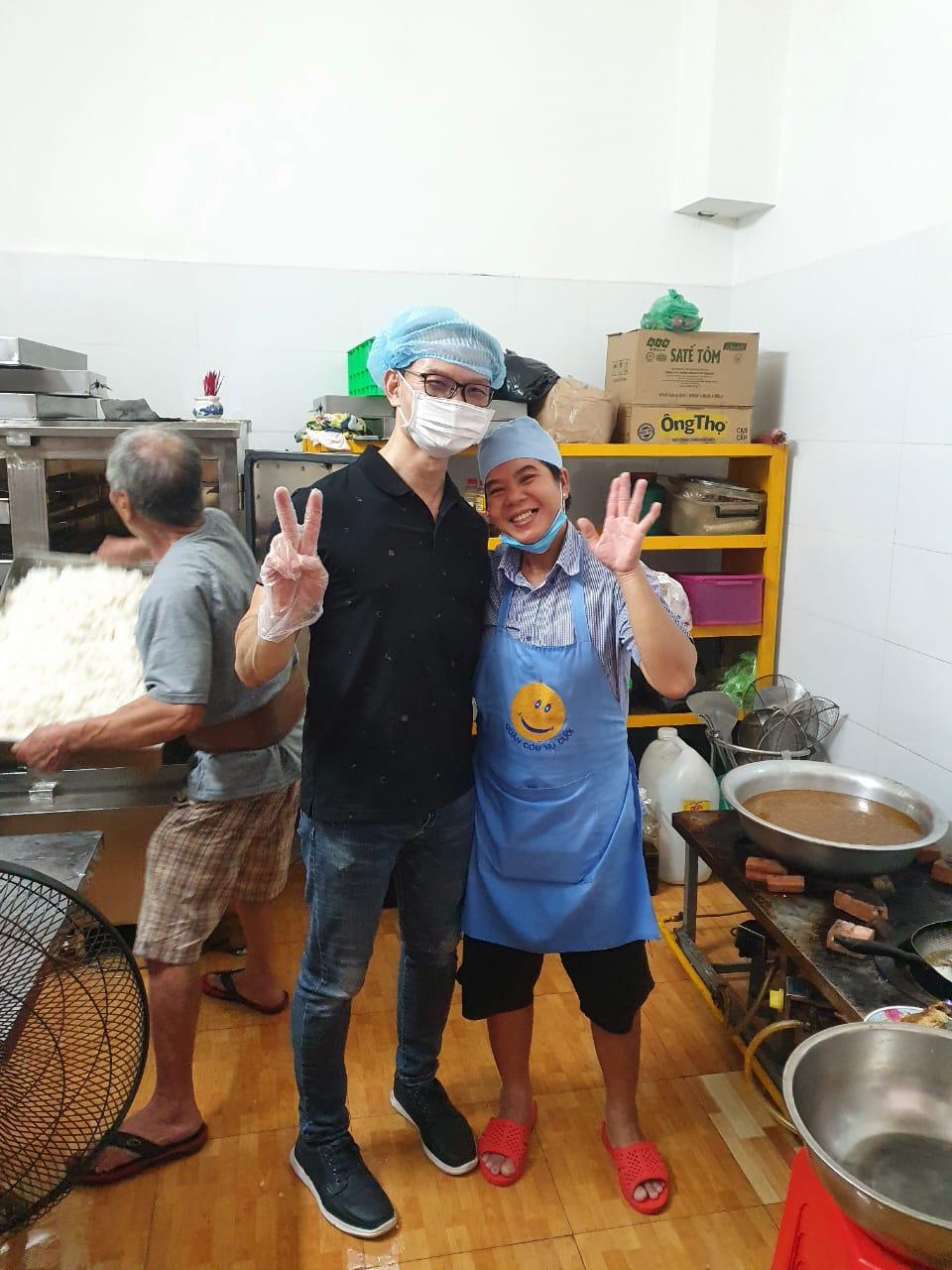 IVHQ_Vietnam_FoodOutreach3