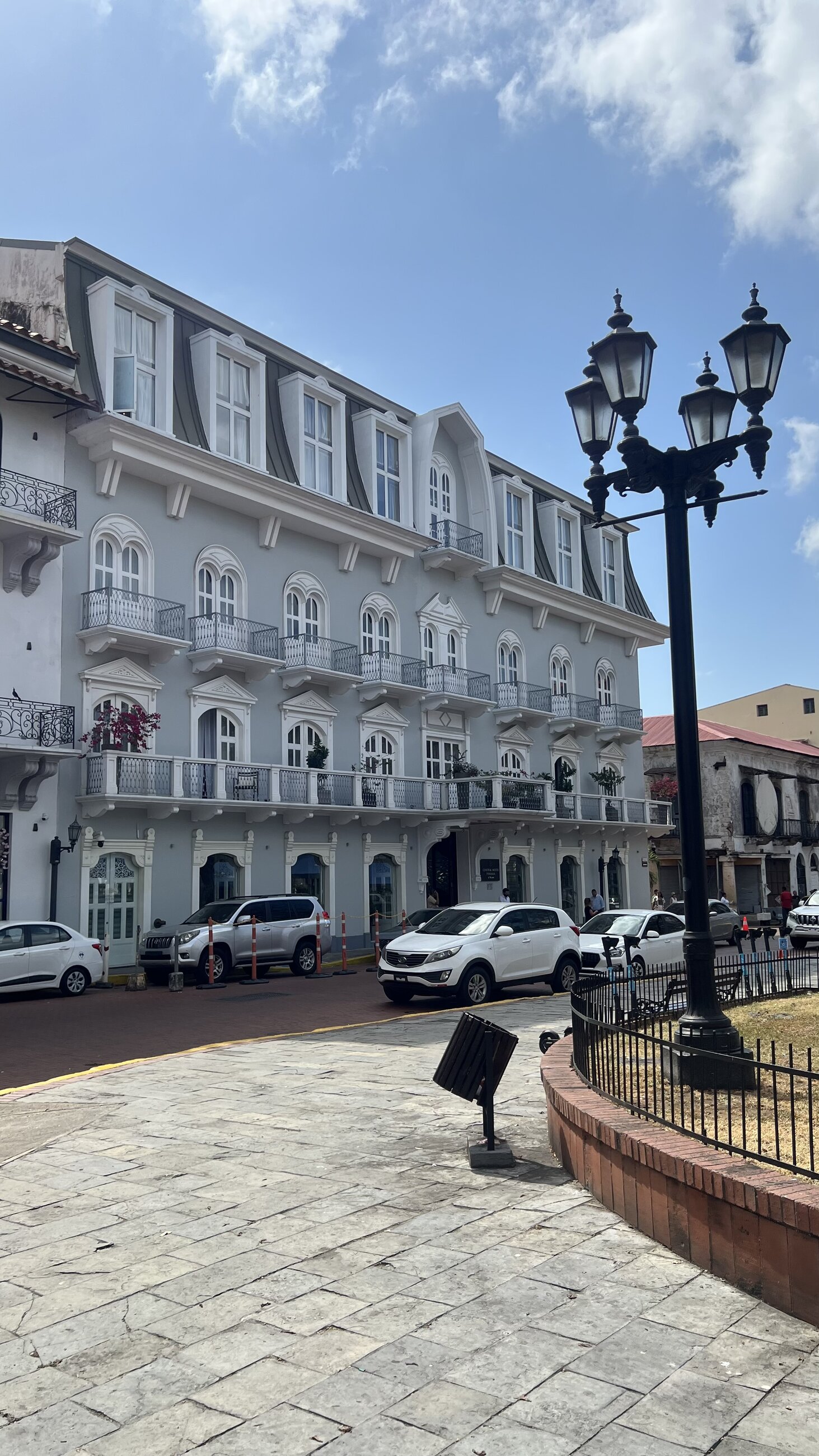 Hotel Central, 2 min walk to school