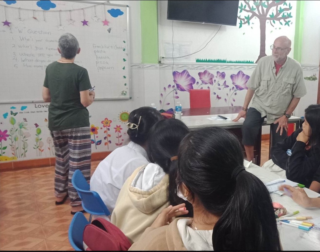 Providing teaching assistance in Mui Ne