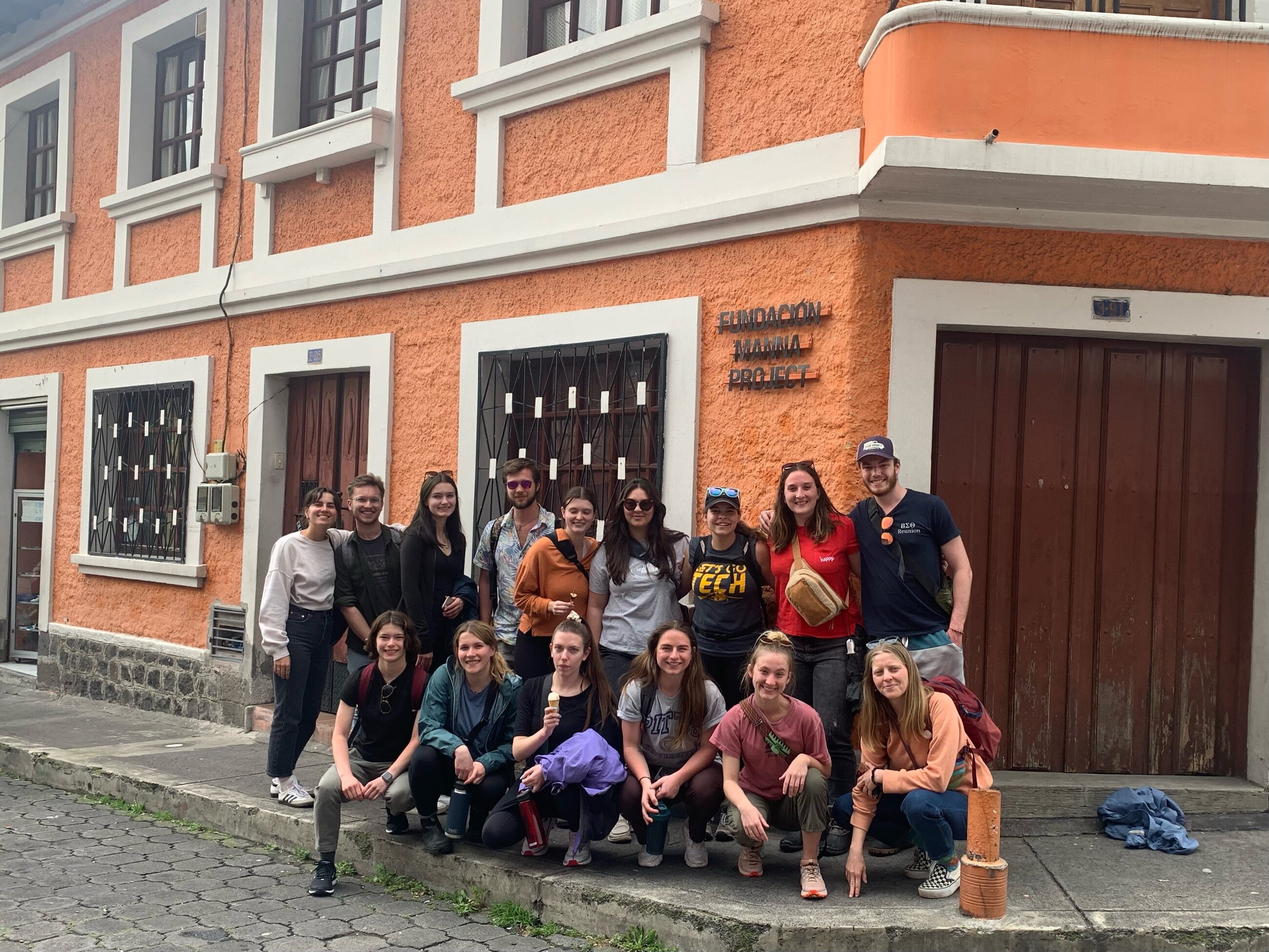 MTU Alternative Break Participants outside Manna Project