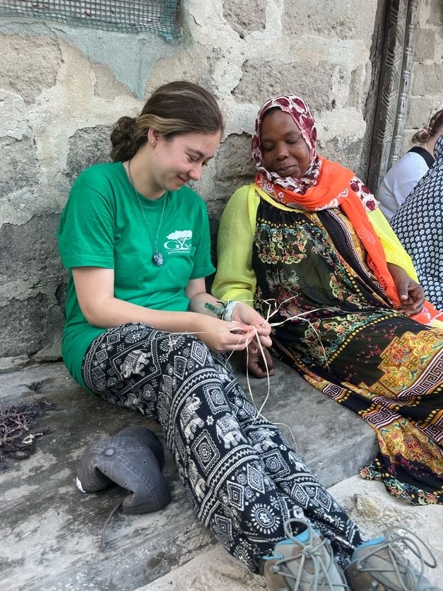 Learning how to weave with local wome