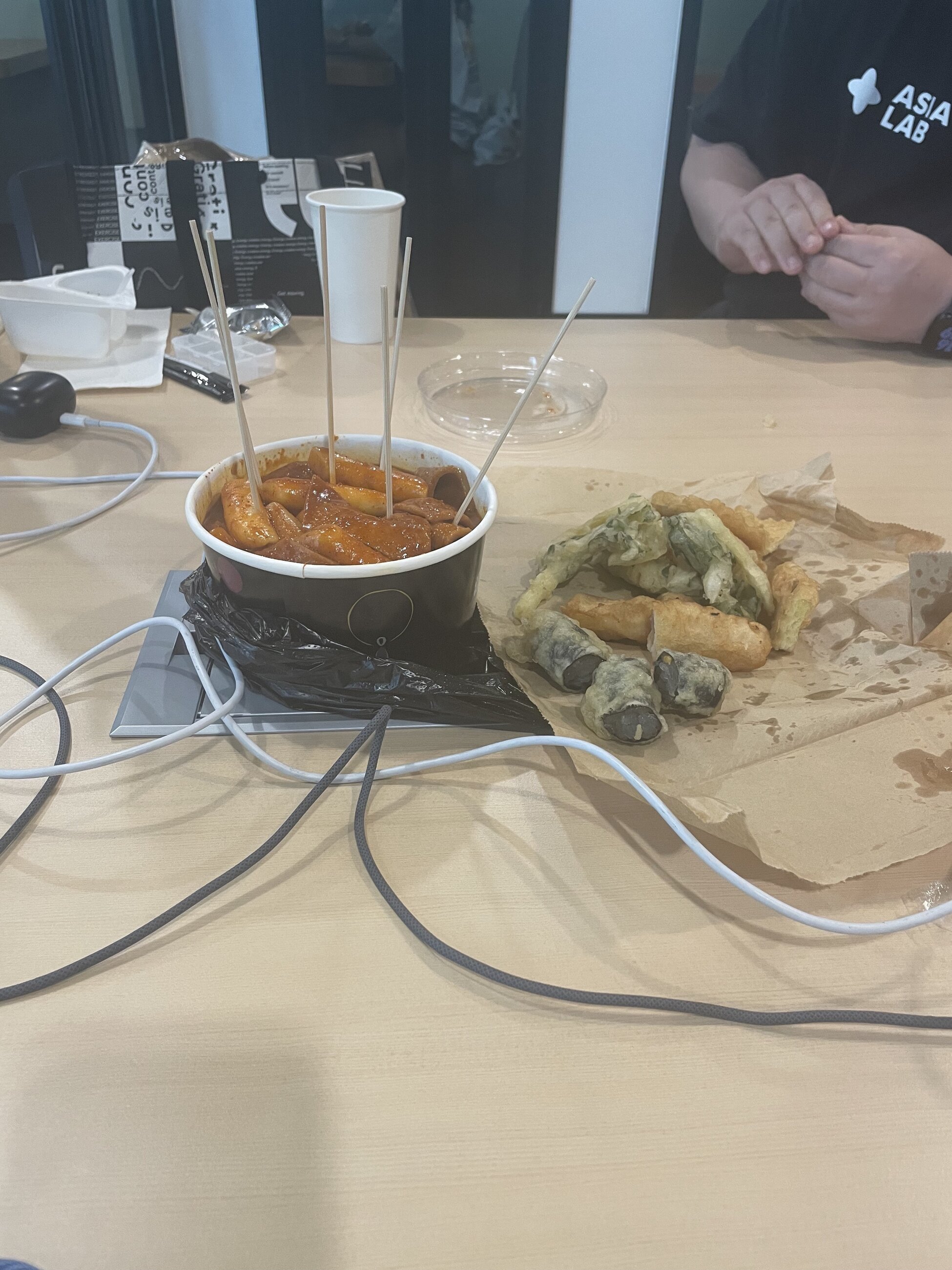 Snack time at the office ^^