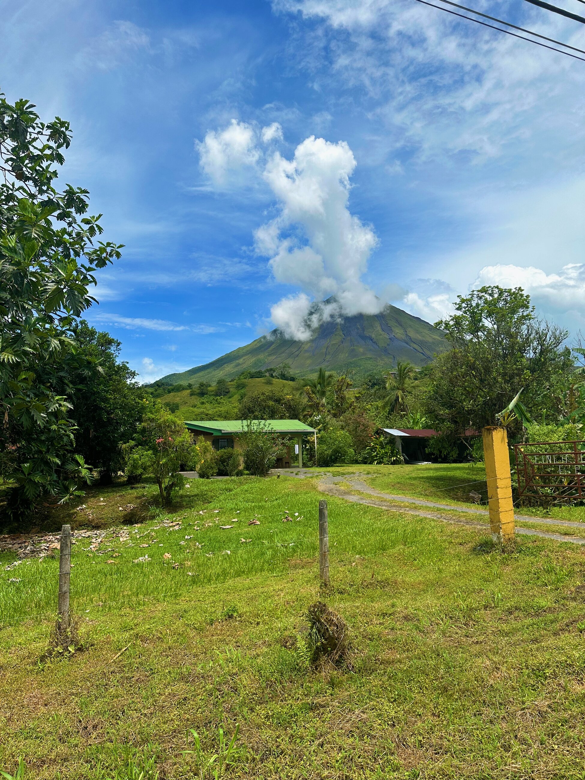 Arenal volcano on a clear day, so beautiful 