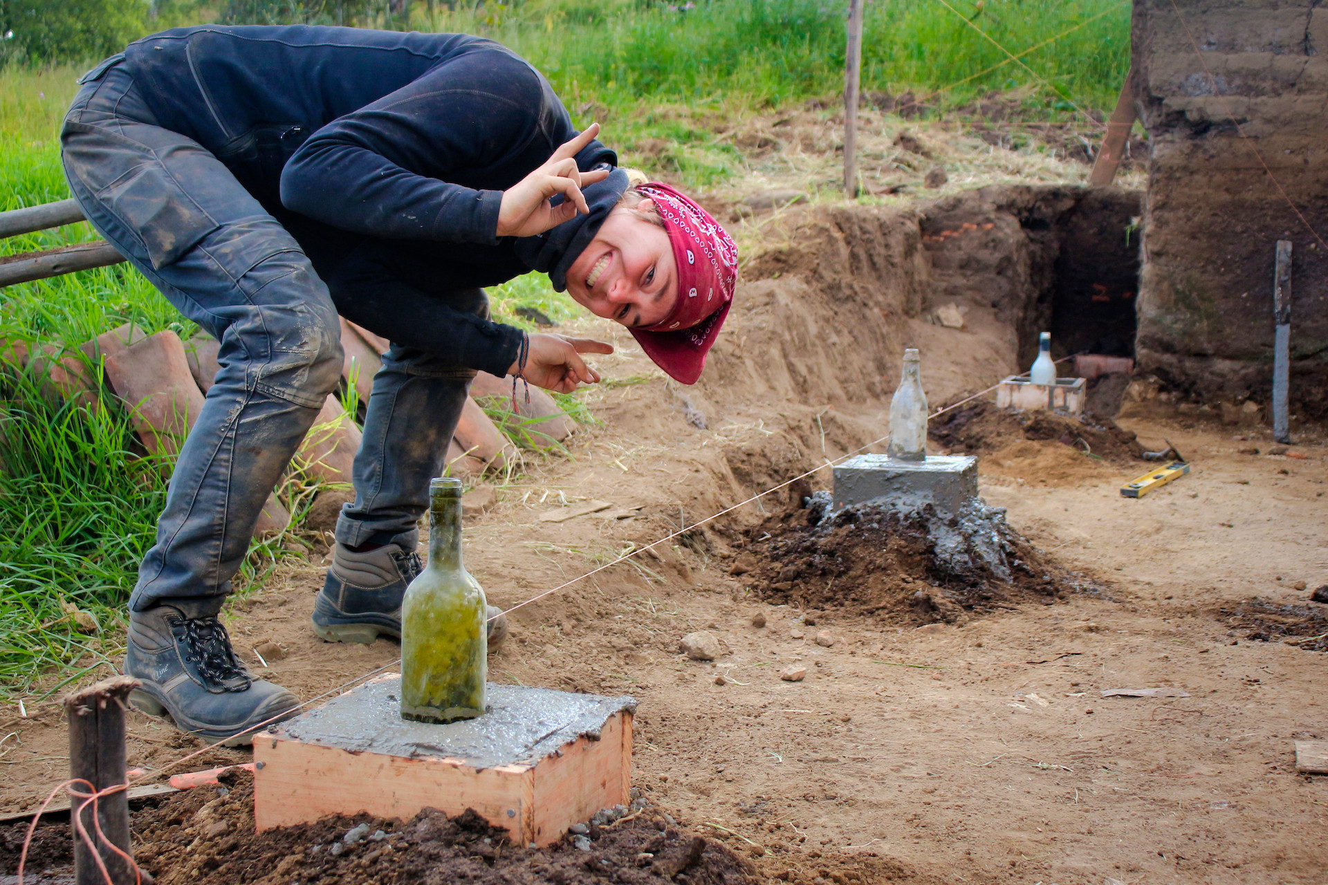 Making the cement bases for the wooden kitchen extension