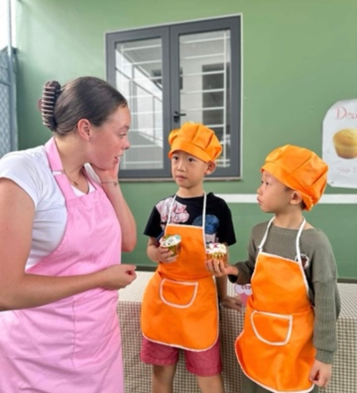 Teaching how to decorate cupcakes in Bao Loc!