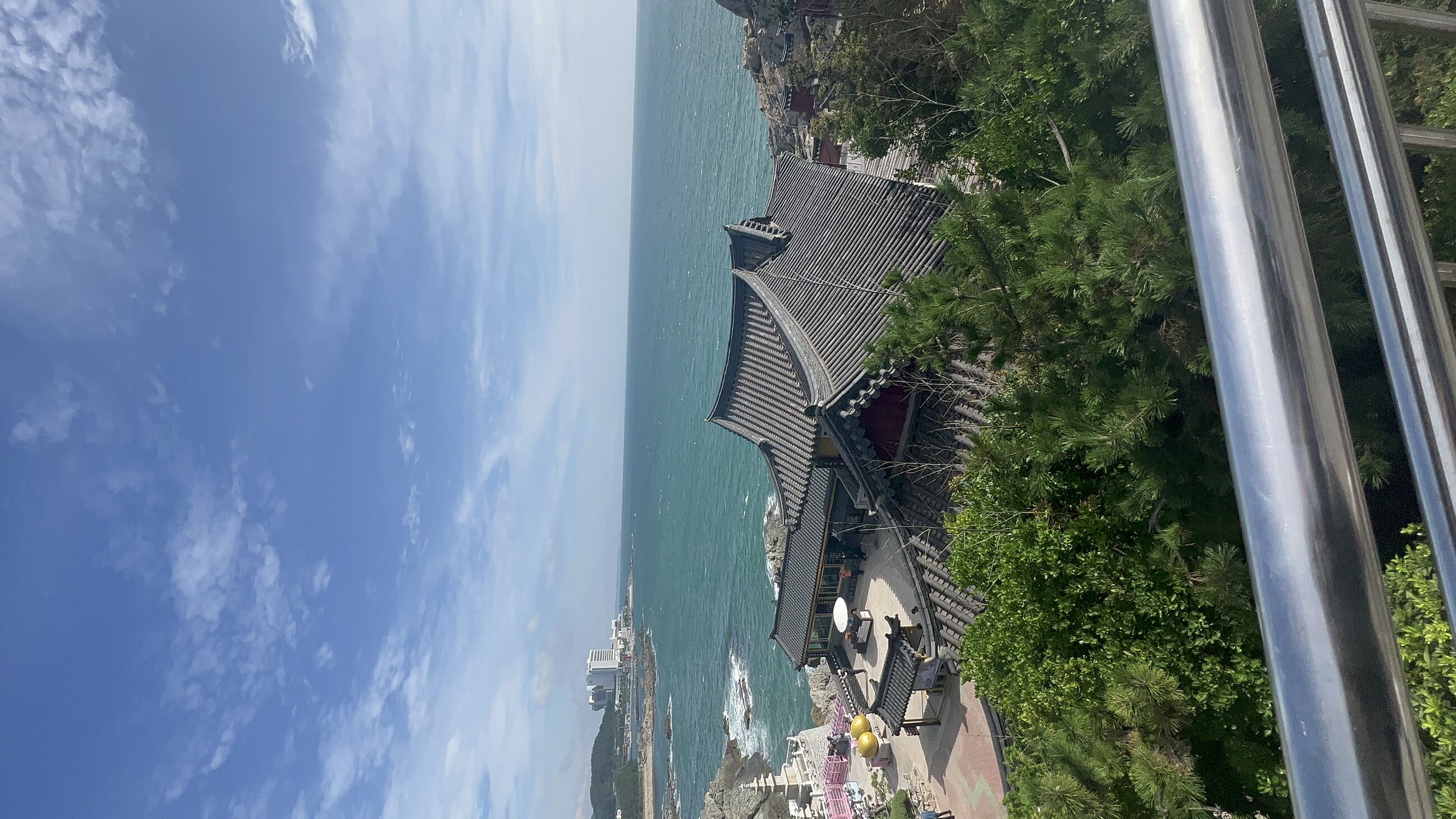 Captured during a TEAN excursion to Busan, this photo showcases our visit to Haedong Yonggungsa Temple during our overnight trip. This temple holds particular significance in South Korea as it stands as one of the rare Buddhist temples situated by the sea, whereas most temples in the Korean peninsula are typically nestled high in the mountains.