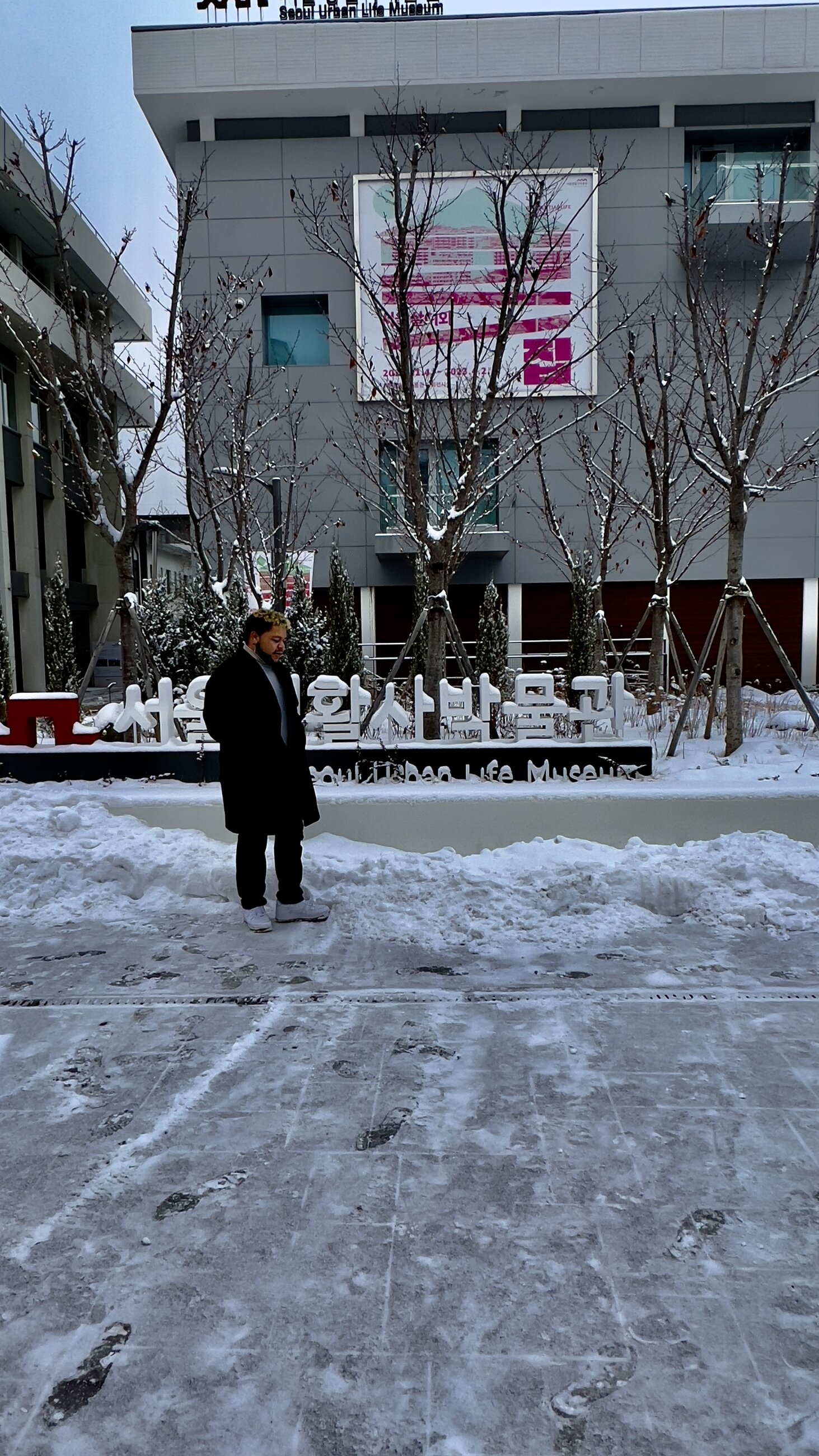  Captured on my farewell day in South Korea. My final class for the semester concluded with a visit to the Seoul Urban Life Museum. Swiftly after, I rushed back to my dorm, ready to head to the airport for my homeward-bound flight.